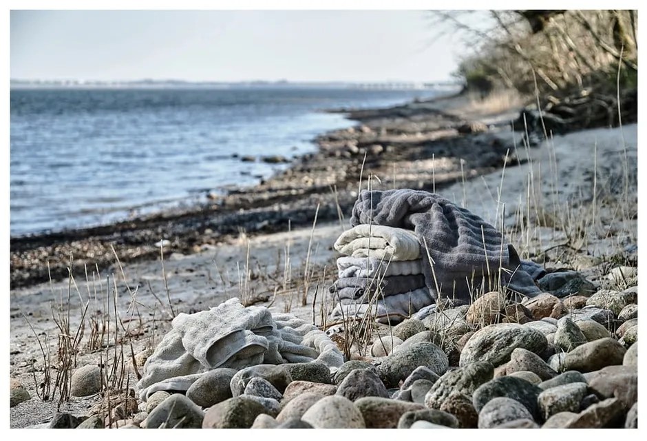 Hnedá bavlnená osuška 70x140 cm Inu – Zone