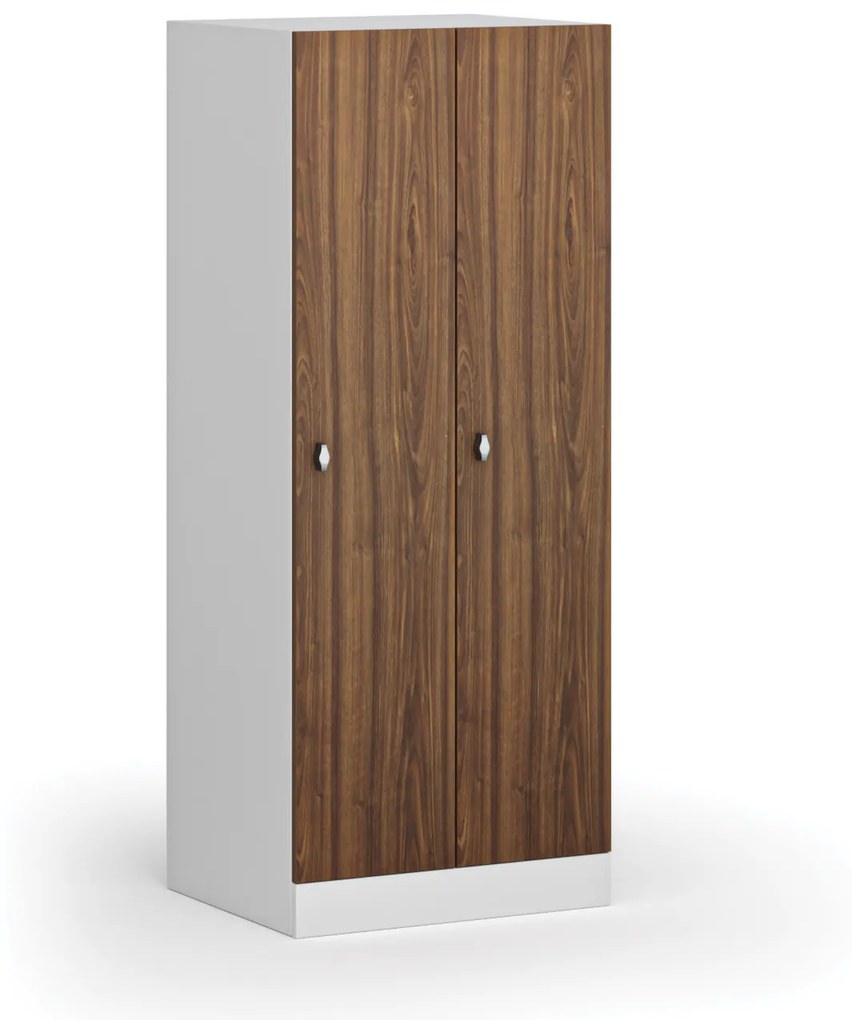 Šatníková skrinka znížená, 2 oddiely, 1500 x 600 x 500 mm, otočný zámok, laminované dvere, orech