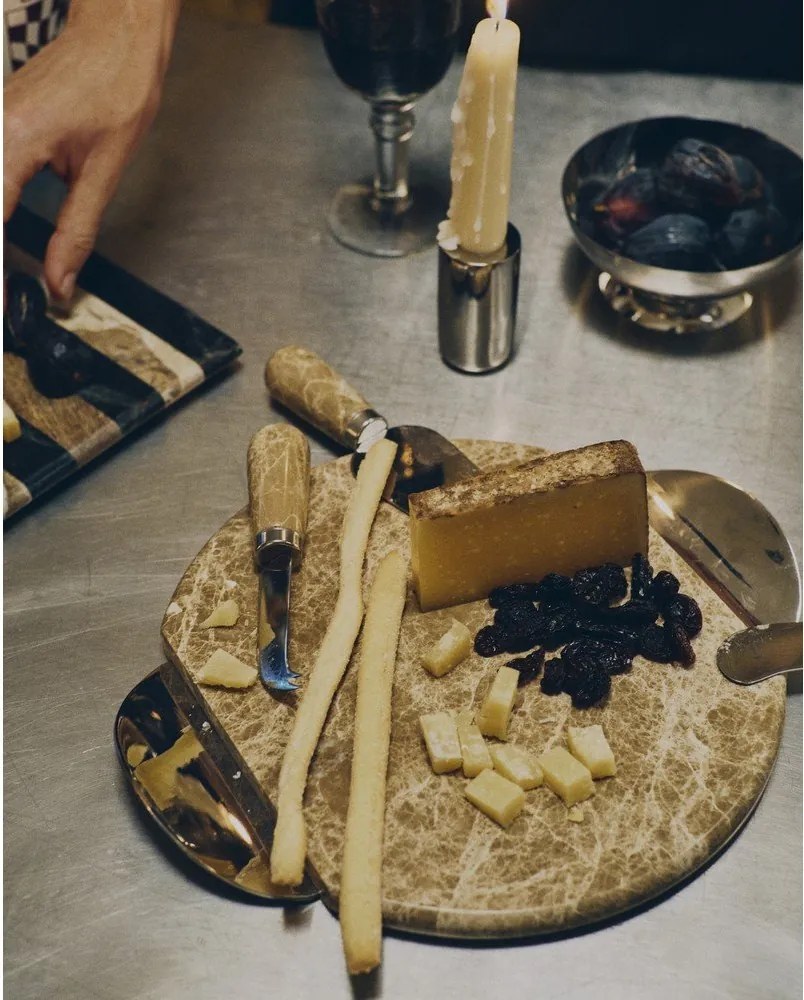 Nože v súprave 4 ks na syr z nehrdzavejúcej ocele Adoma – Kave Home