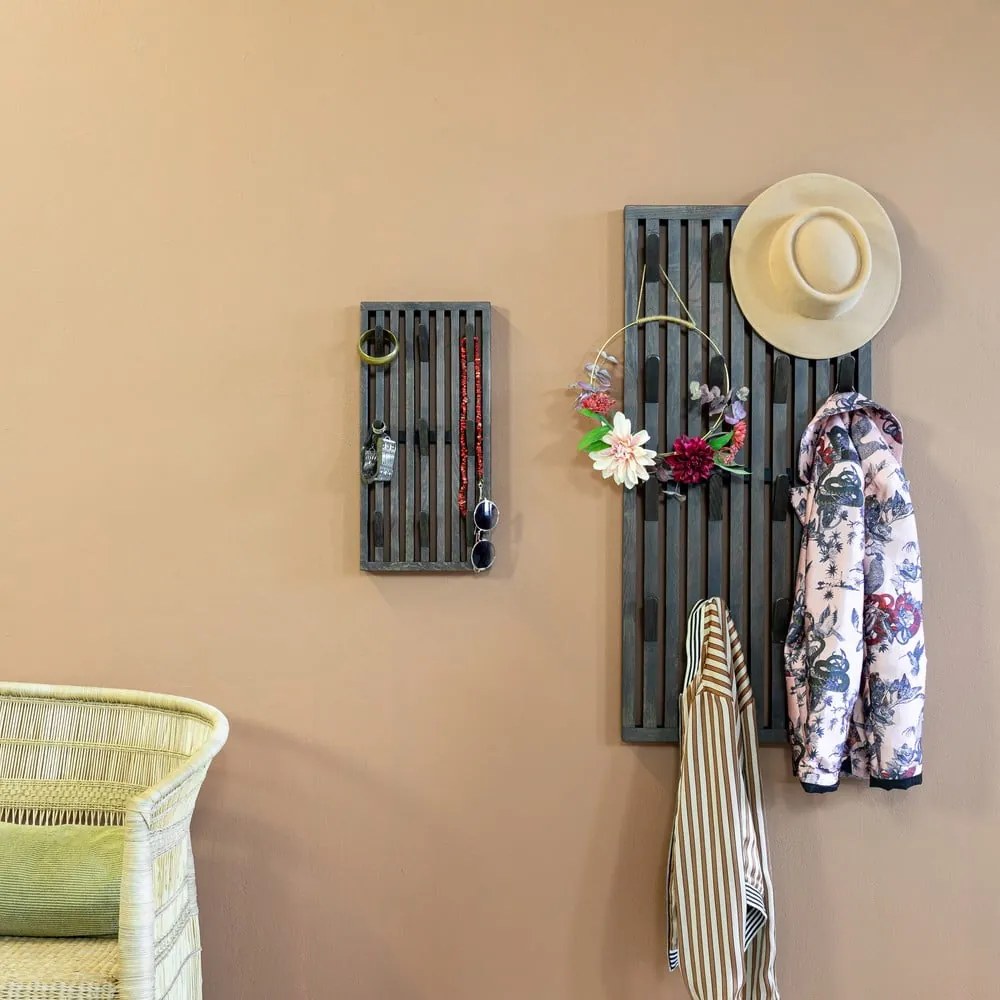 Tmavohnedý vešiakový panel z dubového dreva 46x100x8 cm Parco – Spinder Design