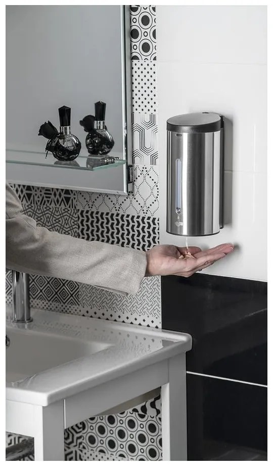 Bezdotykový dávkovač mydla z nehrdzavejúcej ocele v matne striebornej farbe 650 ml – Sapho