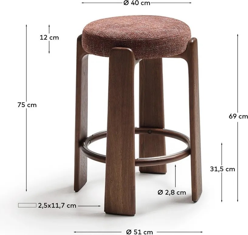 Hnedá/v tmavo prírodnej farbe barová stolička z jaseňového dreva (výška sedadla 75 cm) Granite – Kave Home