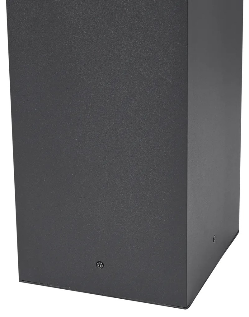 Moderná vonkajšia stojaca lampa čierna 80 cm so zásuvkou IP44 - Charlois