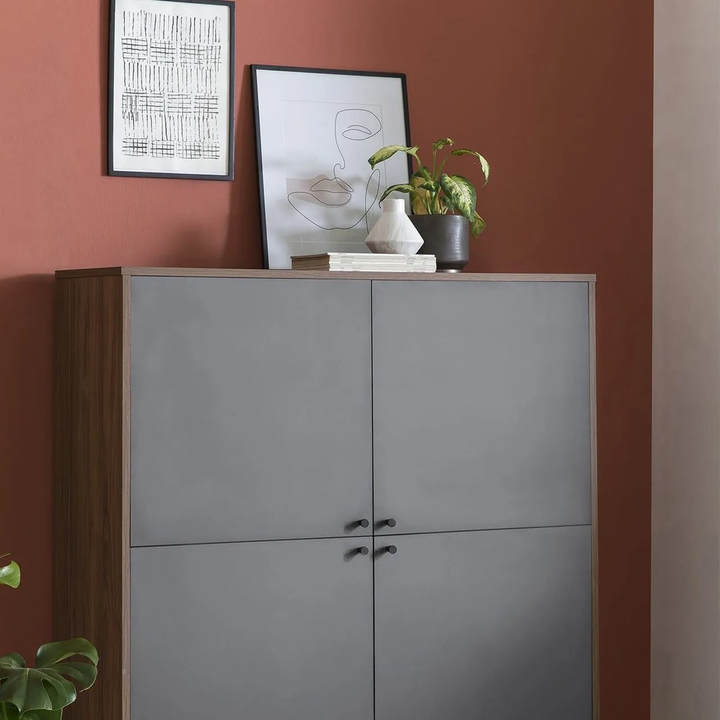 Vysoká skriňa 118 × 39,6 × 134 cm