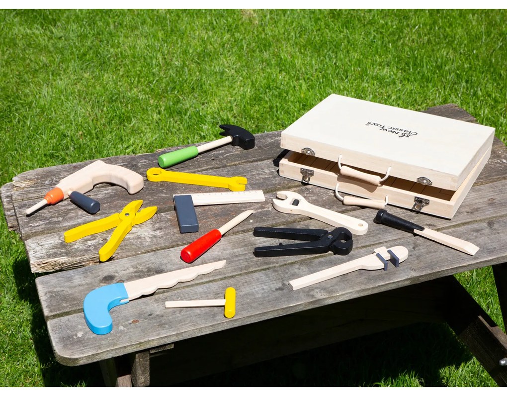 Drevený kufrík s náradím - 12 ks