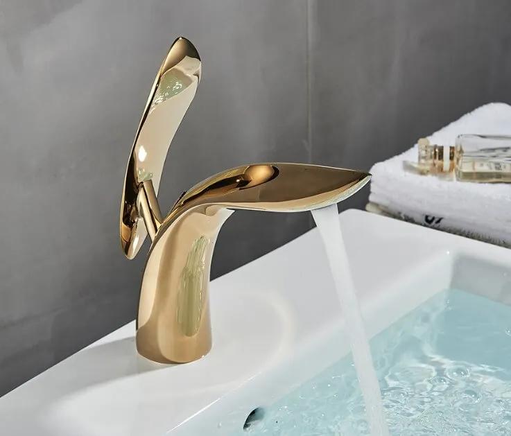 Elegantná kúpeľňová batéria Hemnes Zlatá