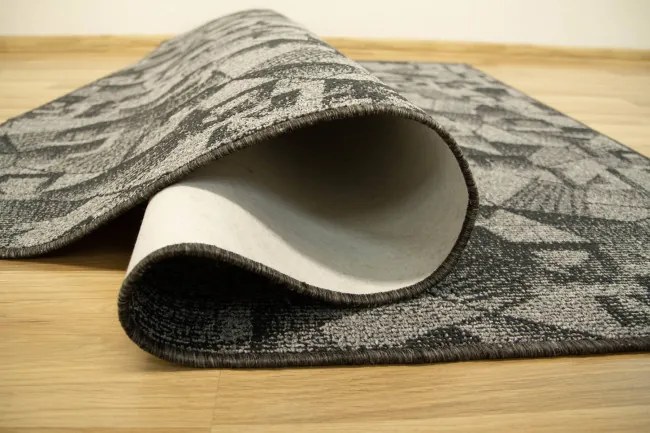 Metrážny koberec Flamingo 74 tmavo sivý / čierny