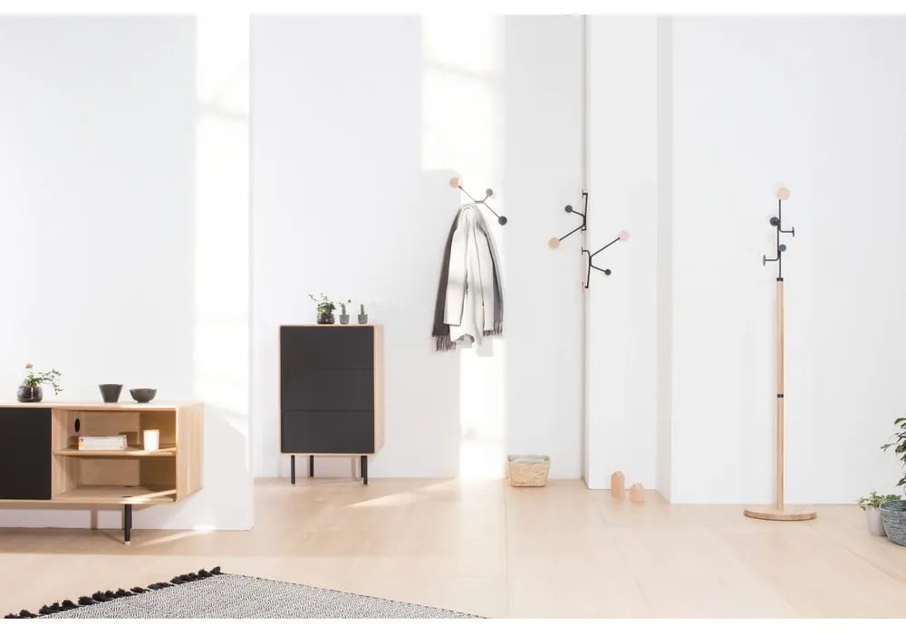 Čierny nástenný vešiak s mentolovozeleným detailom Gazzda Hook