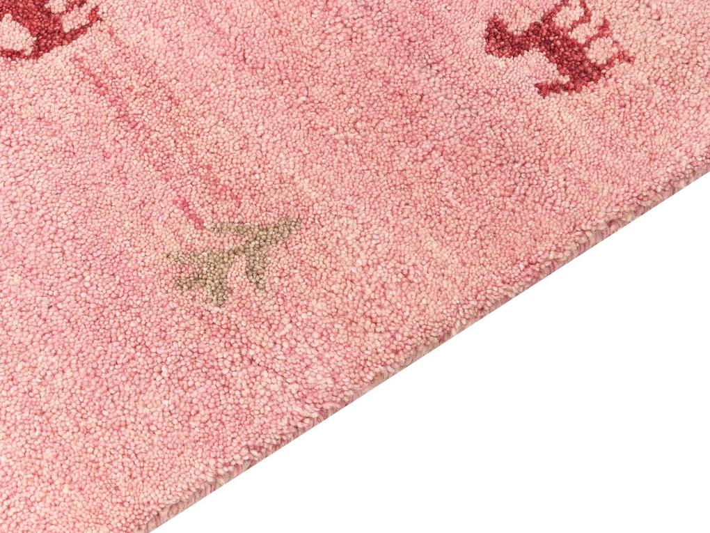 Vlnený koberec gabbeh 140 x 200 cm ružový YULAFI Beliani