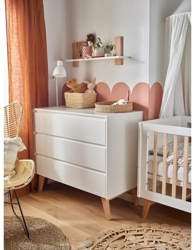 Biela detská komoda so zásuvkami Pinio Swing, 100 x 92 cm