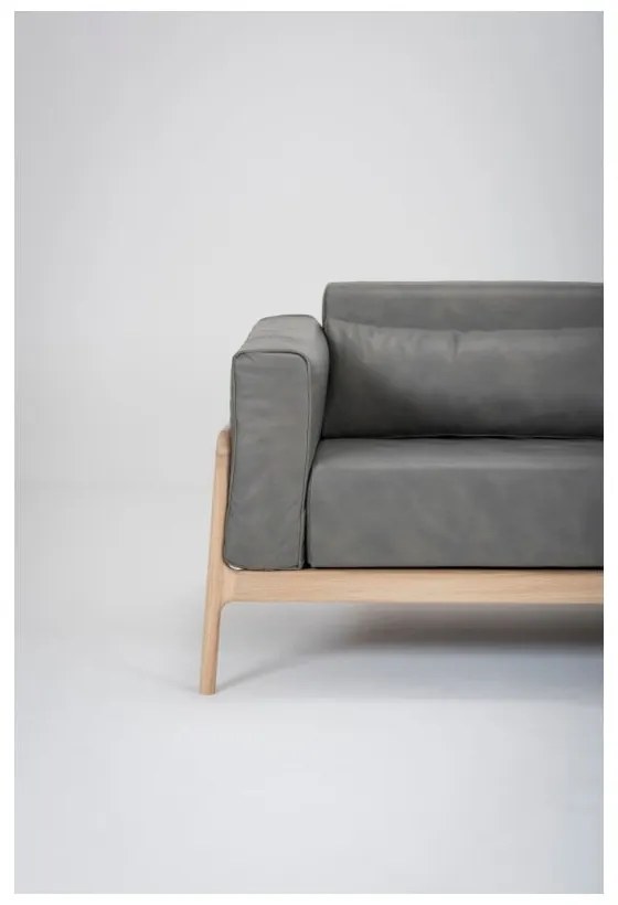 Tmavosivá pohovka s konštrukciou z masívneho dubového dreva Gazzda Fawn,180 cm