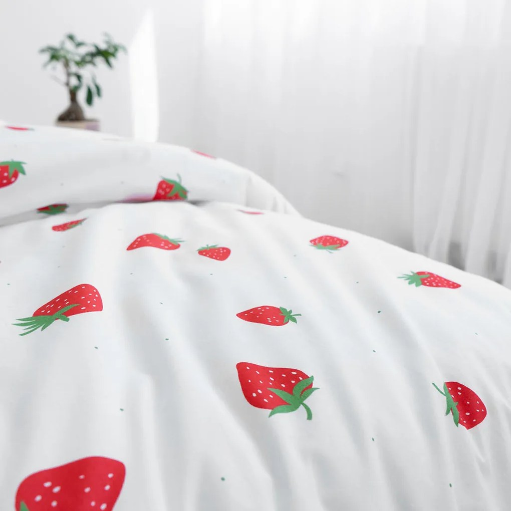 Goldea bavlnené posteľné obliečky - svieže jahody 140 x 220 a 70 x 90 cm