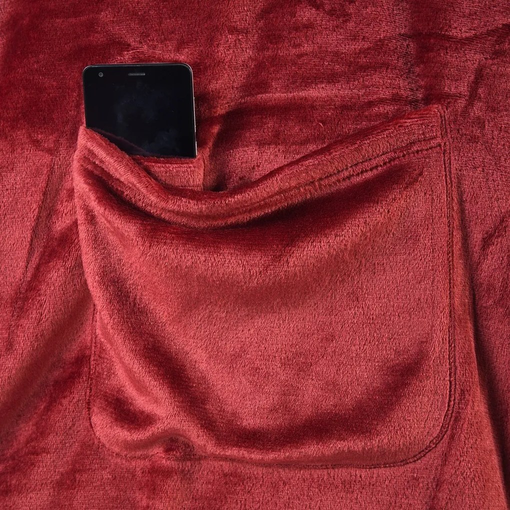 Deka s rukávmi DecoKing Lazy tmavočervená, velikost 150x180