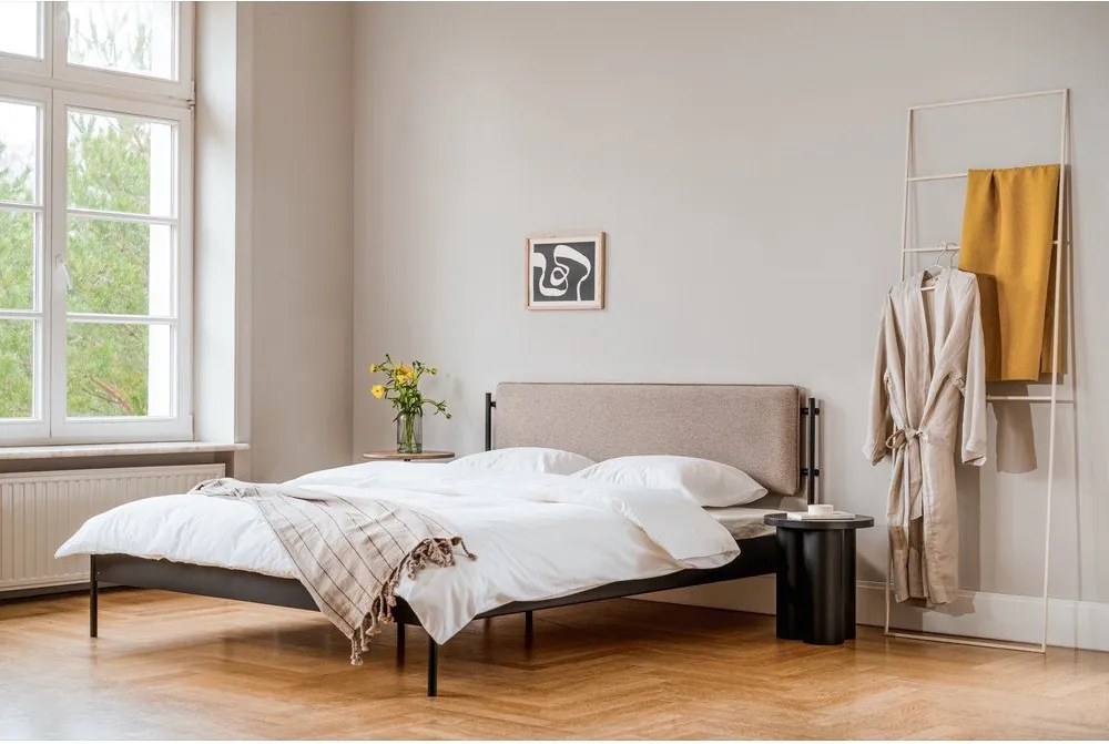 Biela oceľová čalúnená dvojlôžková posteľ s roštom 200x200 cm Eton Basic – noo.ma
