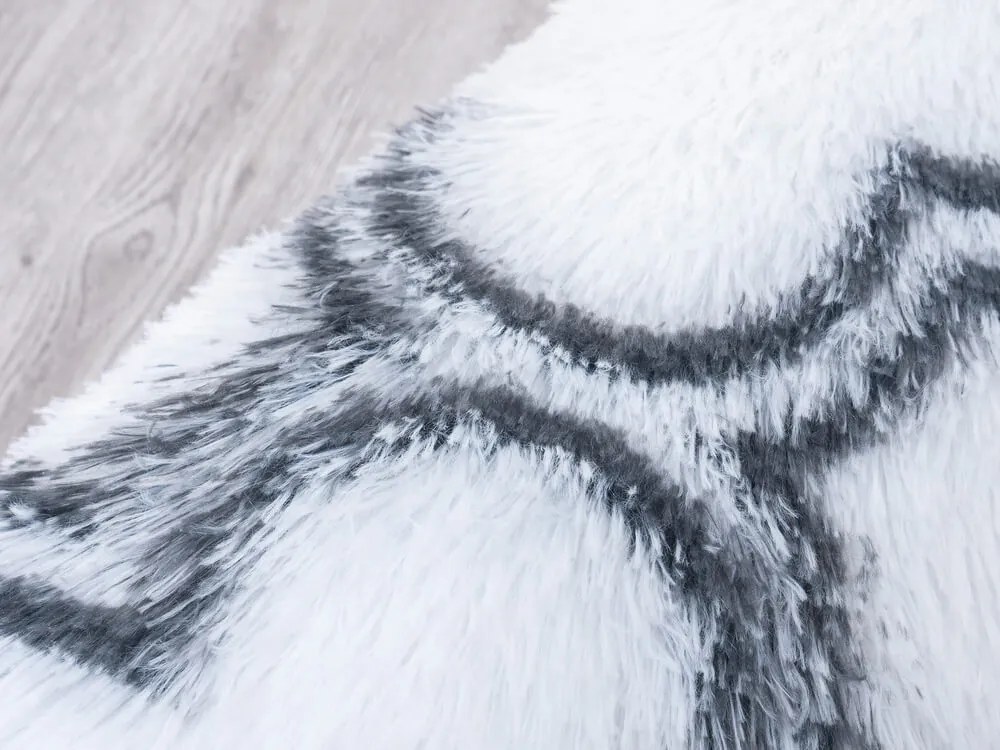 TZ Biely okrúhly vzorovaný koberec shaggy Decor Latern Rozmer: 140 cm