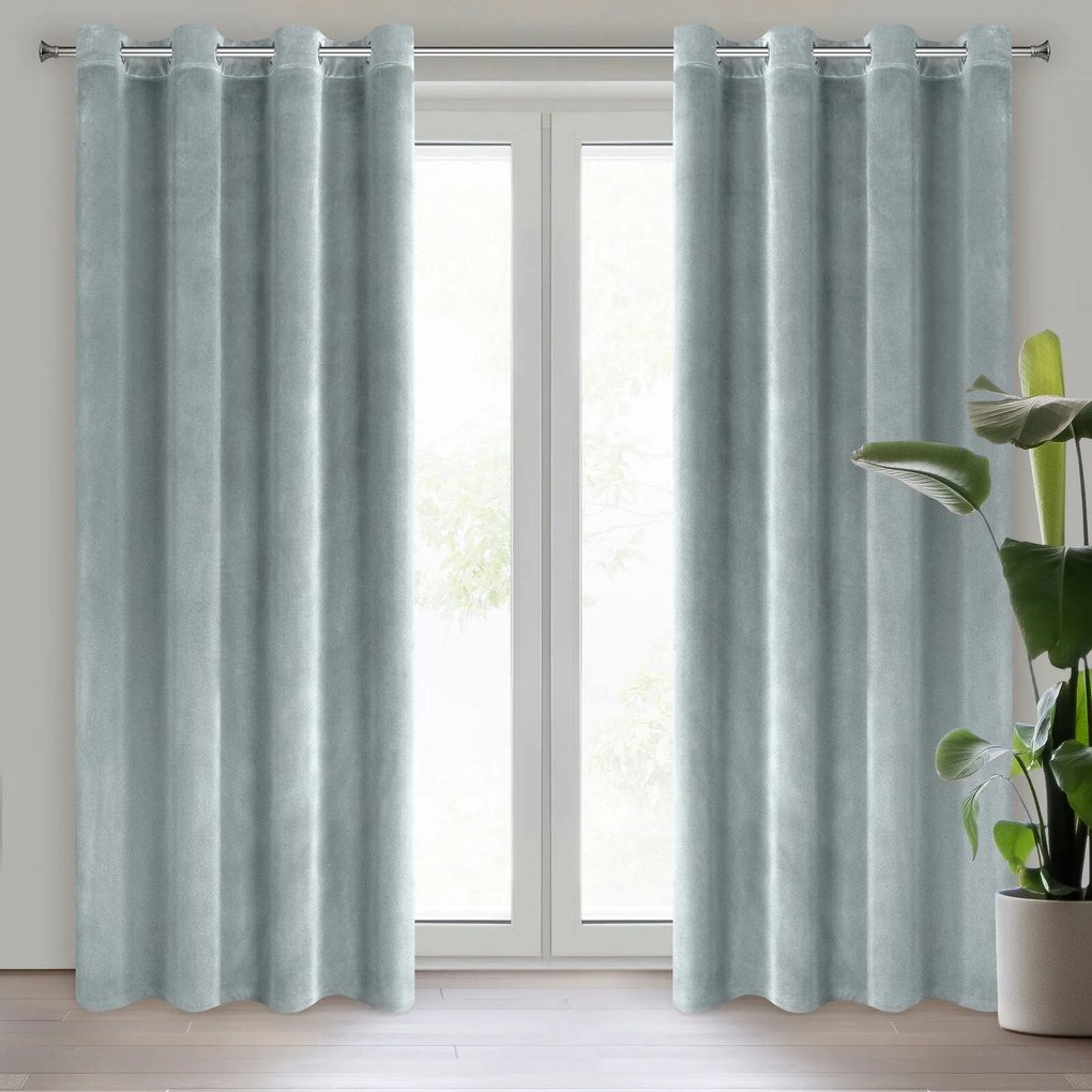 ZATEMŇOVACÍ ZÁVES NA KRÚŽKOCH SAMANTA 140X250 CM STRIEBORNÁ