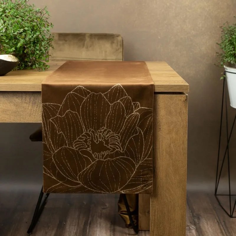 Dekorstudio Elegantný zamatový behúň na stôl BLINK 13 hnedý Rozmer behúňa (šírka x dĺžka): 35x140cm