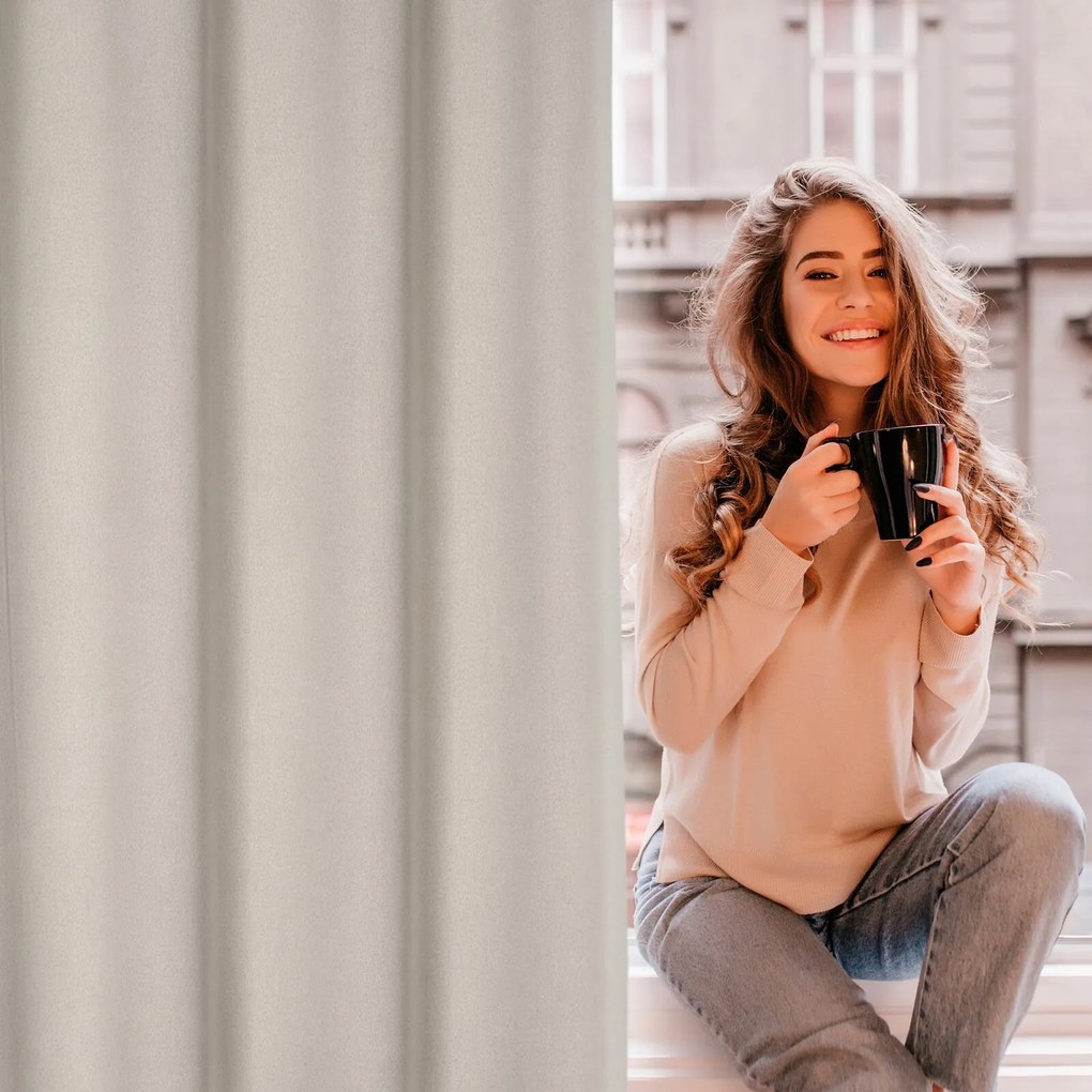 ZATEMŇOVACÍ ZÁVES NA KRÚŽKOCH CARLO 135X250 CM BÉŽOVÁ