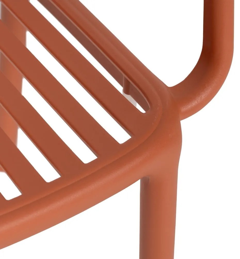 V terakotovej farbe plastová jedálenská stolička Alia – Ixia