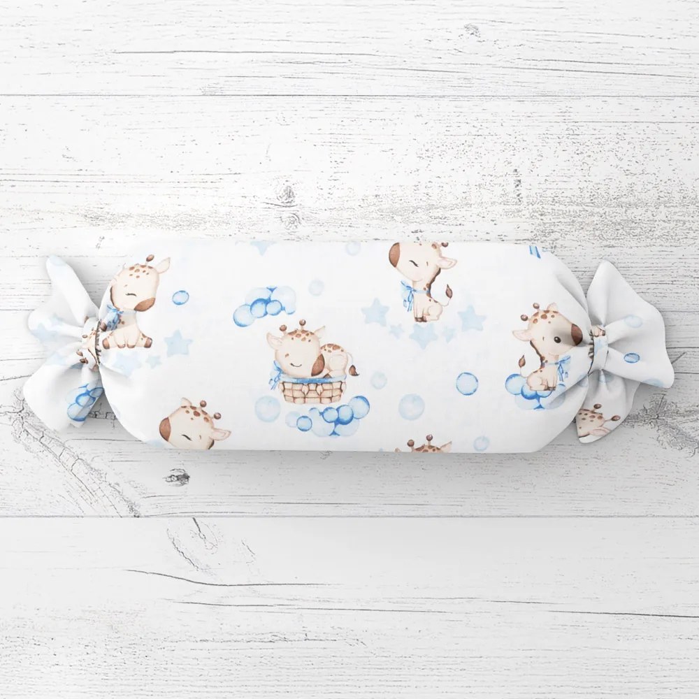 Biante Detský vankúš valec bonbon Sandra SA-443 Modré žirafy na bielom 15x40 cm
