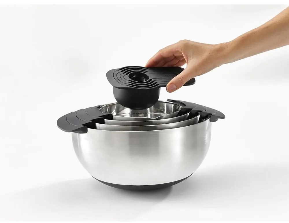 Misy v lesklo striebornej farbe v súprave 9 ks Nest 100 Collection – Joseph Joseph