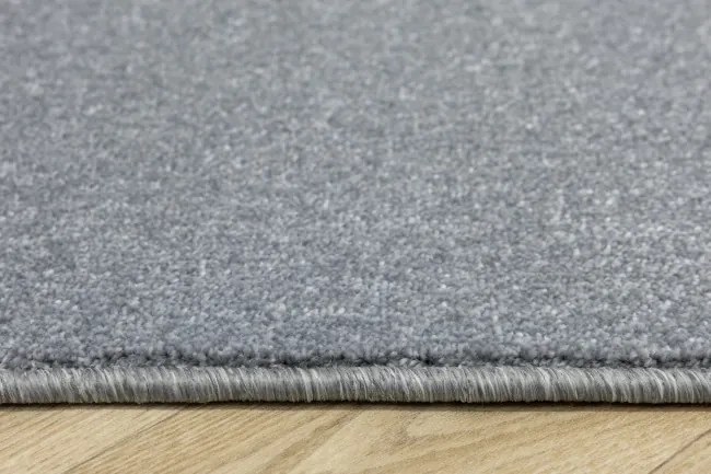 Metrážny koberec Himalaya 274 strieborný