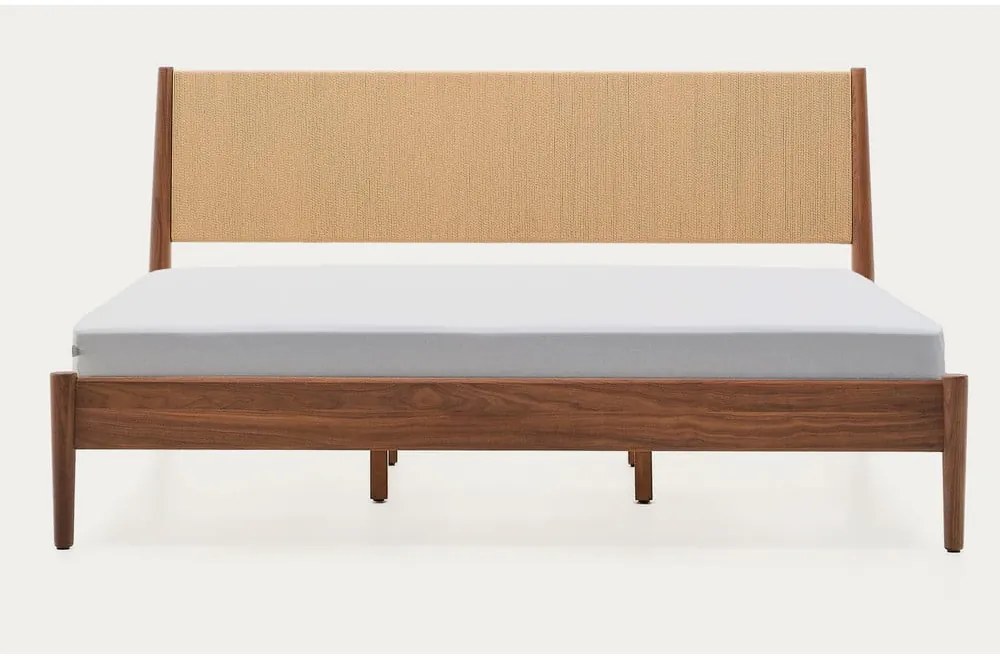 Tmavohnedá dvojlôžková posteľ z orechového dreva s roštom 180x200 cm Elan – Kave Home