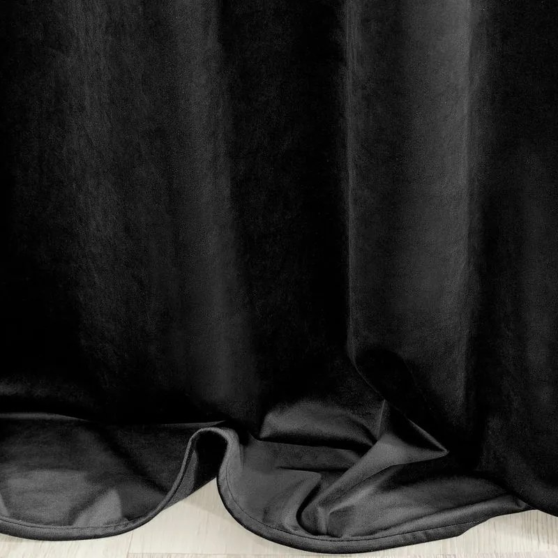 Dekorstudio Záves VILLA z exkluzívneho zamatu 140 x 270 cm v čiernej farbe - riasiaca páska