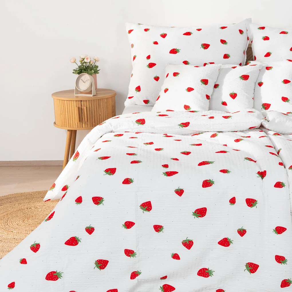 Goldea krepové posteľné obliečky - svieže jahody 150 x 200 a 50 x 60 cm