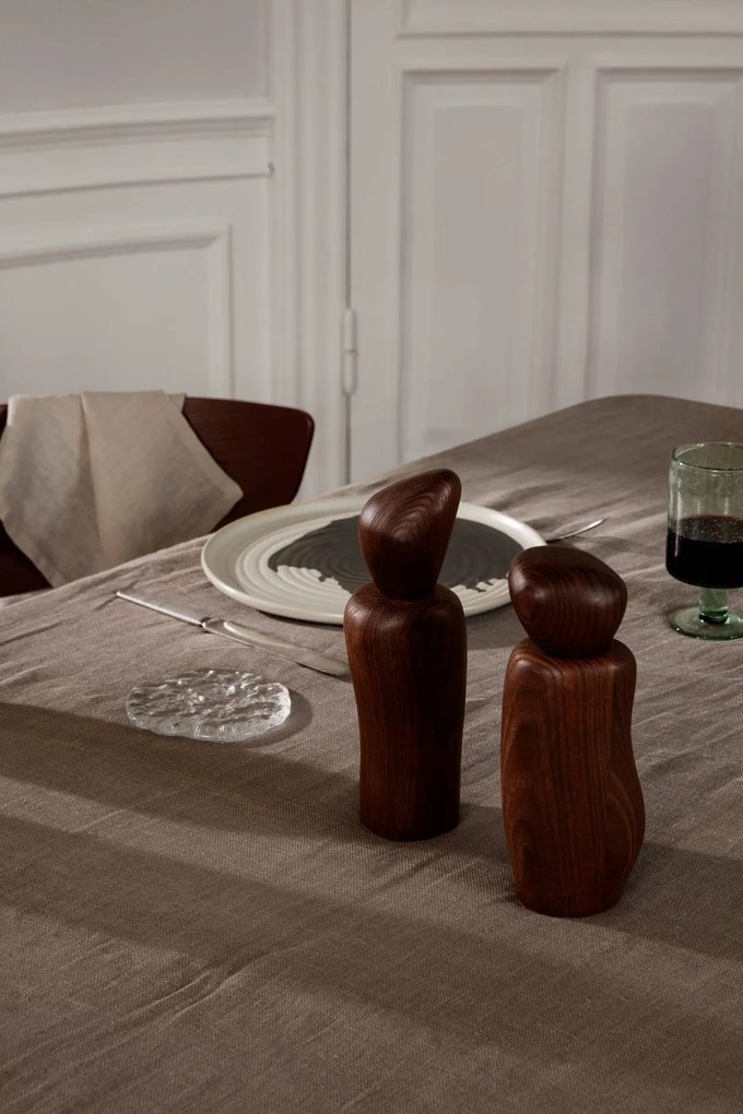 ferm LIVING Drevený mlynček s keramickým strojčekom Cairn Dark Brown