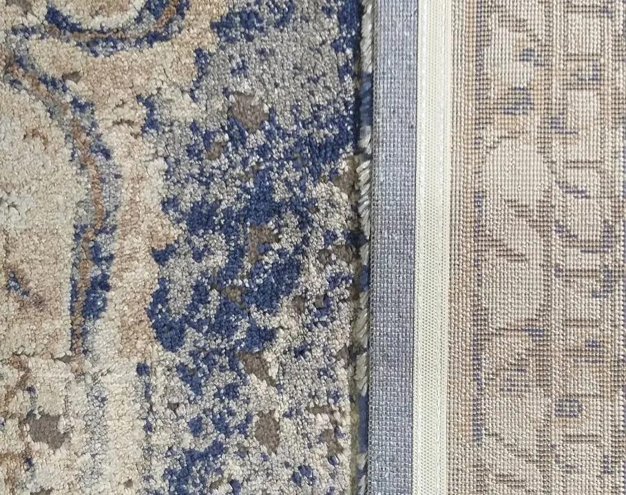 Vintage nadčasový koberec so vzorom