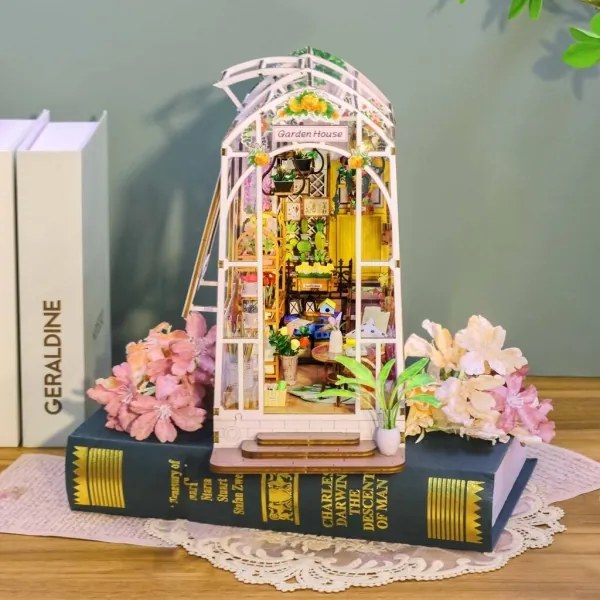 2Kids Toys - Miniatúrny záhradný domček, napájanie 2x AAA