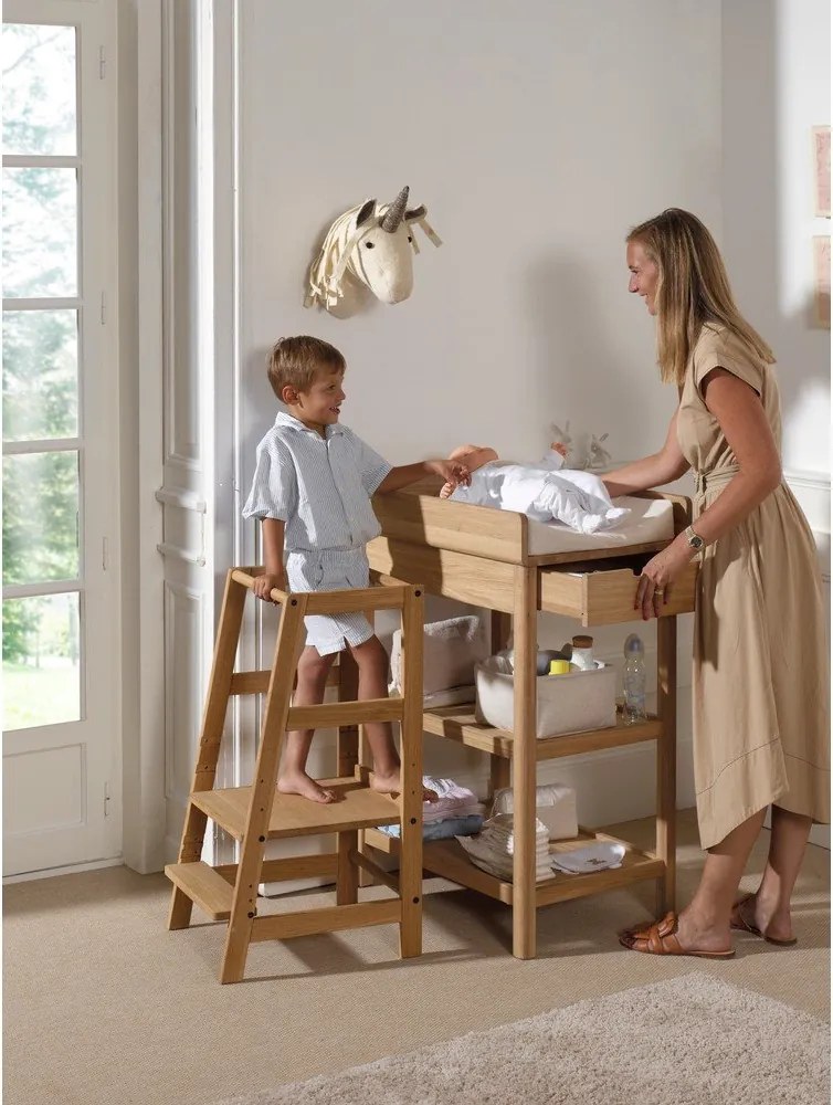 Prebaľovací pult z dubového dreva s prebaľovacím pultom v prírodnej farbe Forrest – Vipack