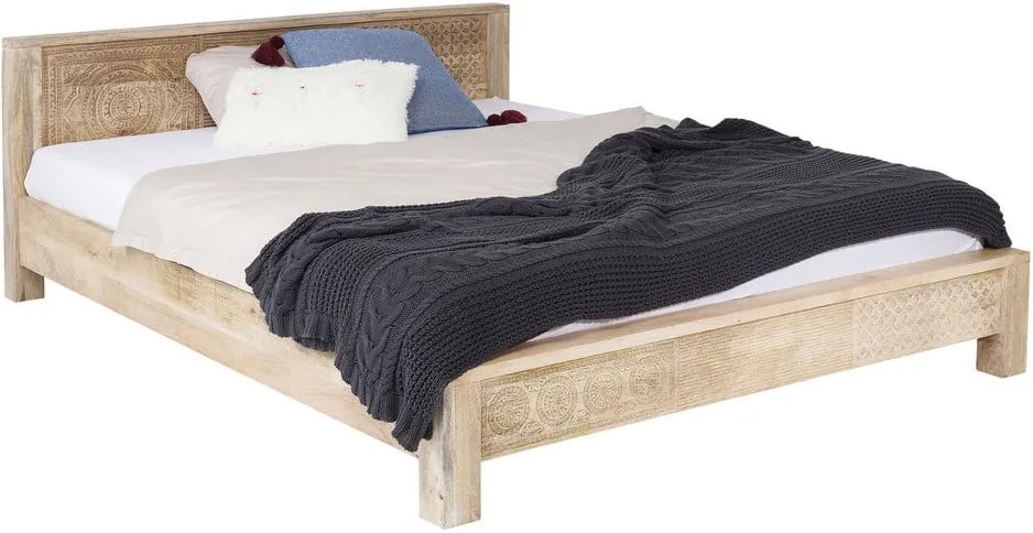 Ručne vyrezávaná posteľ z mangového dreva Kare Design Bett Puro, 180 x 200 cm