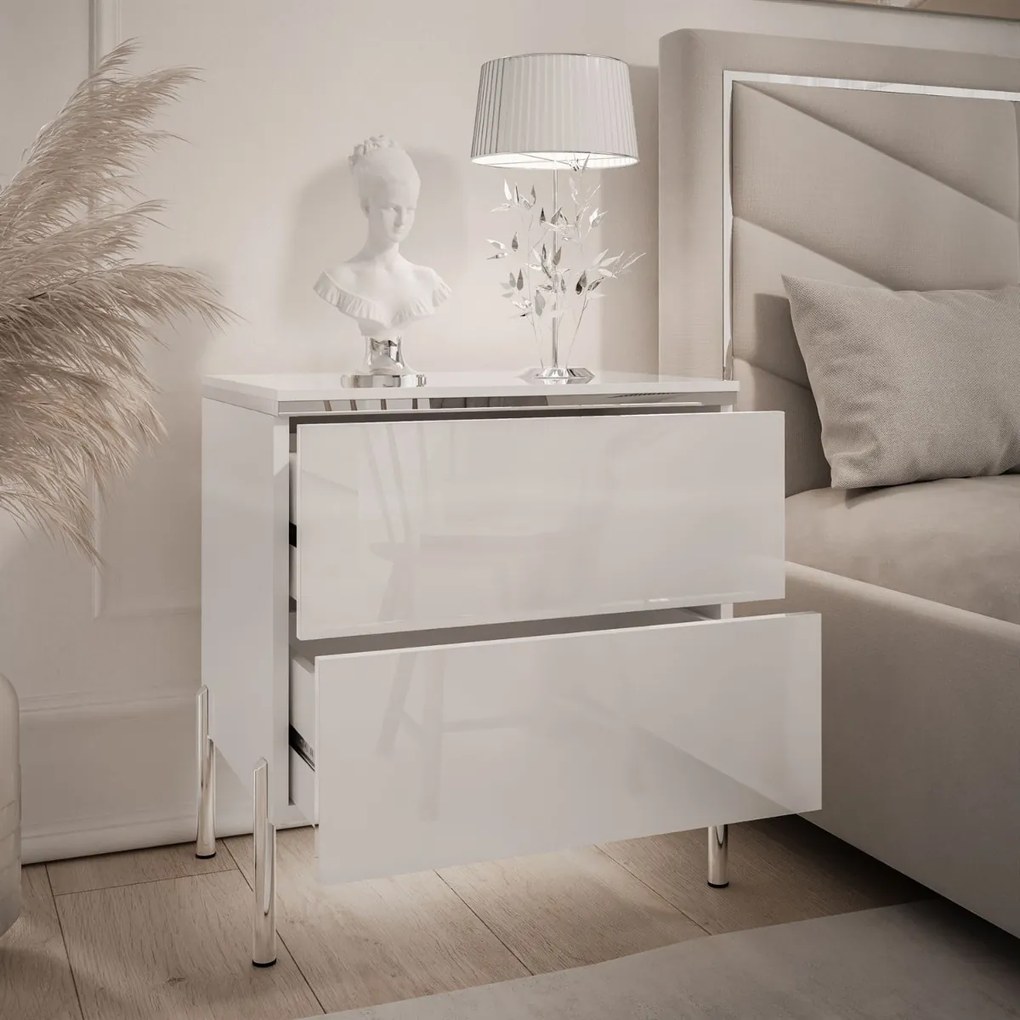 NOČNÝ STOLÍK NESSIE 2 BIELY LESK + STRIEBORNÝ NOŽIČKY 14 cm LED