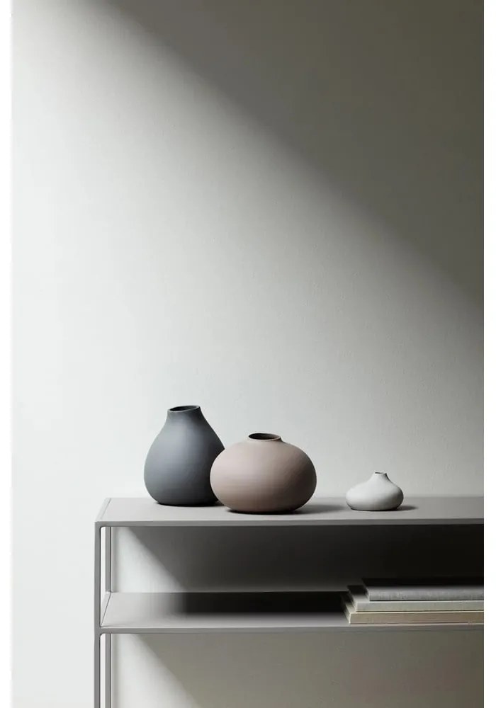 Svetlosivá porcelánová váza (výška 13 cm) Nona – Blomus