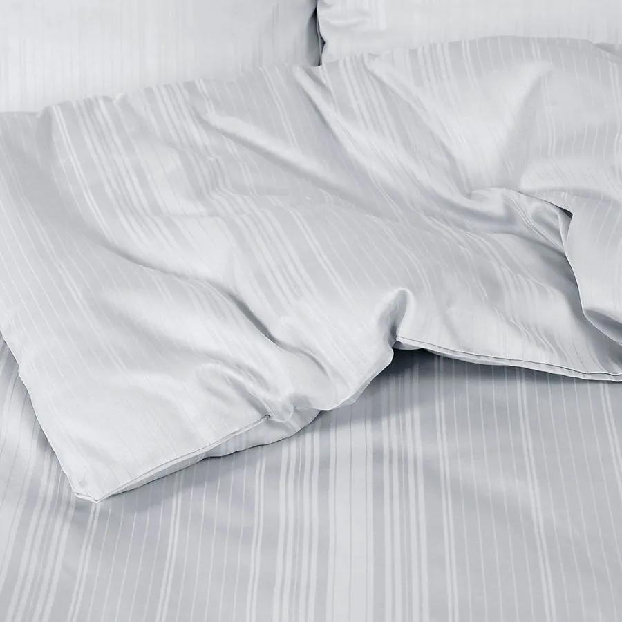 Goldea damaškové posteľné obliečky so saténovým vzhľadom deluxe - drobné sivé prúžky 200 x 200 a 2ks 70 x 90 cm