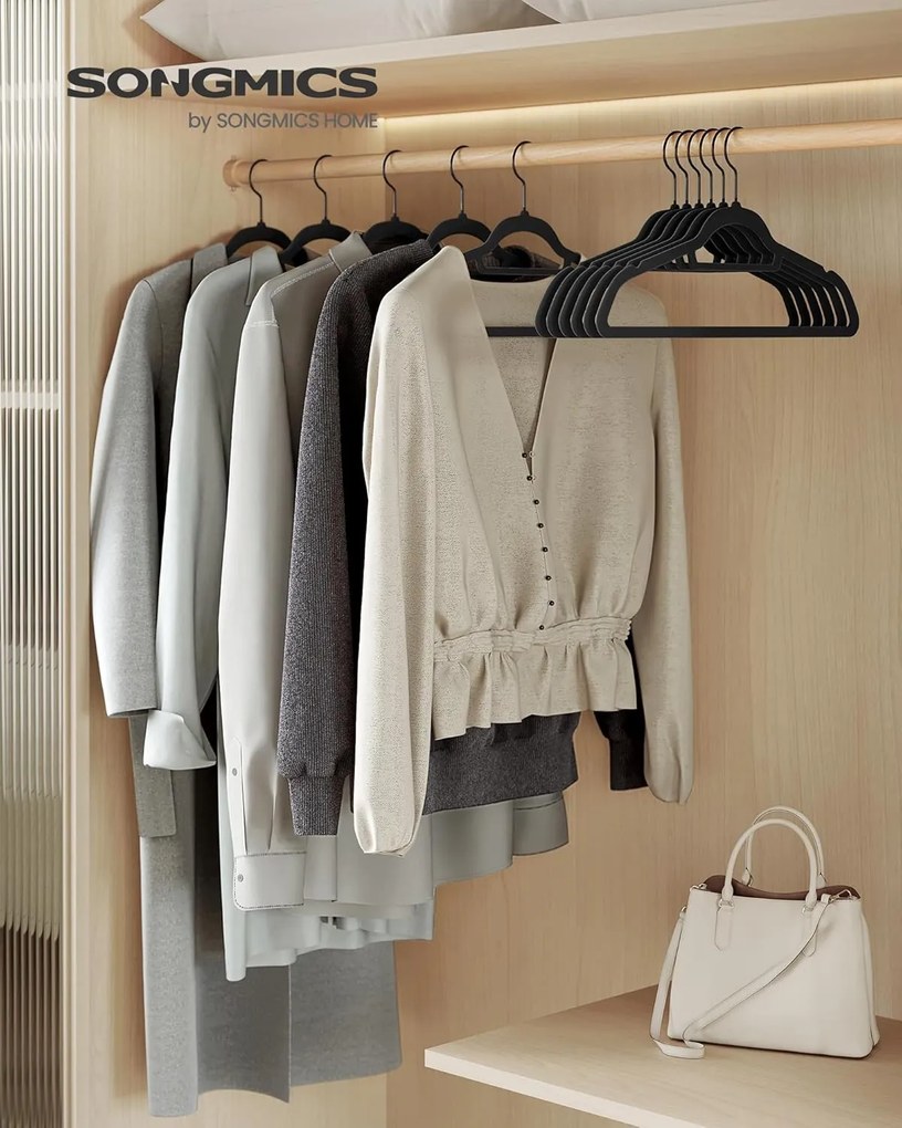 Sada 50 ks sametových ramínek Janis černá