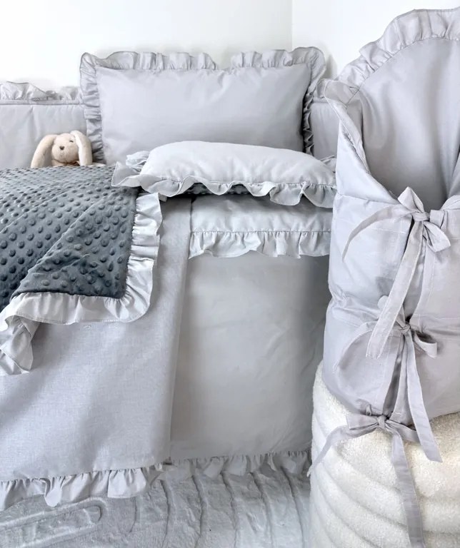5-dielna súprava pre bábätko Sivá s volánikom/minky sivá – elegantná súprava do postieľky