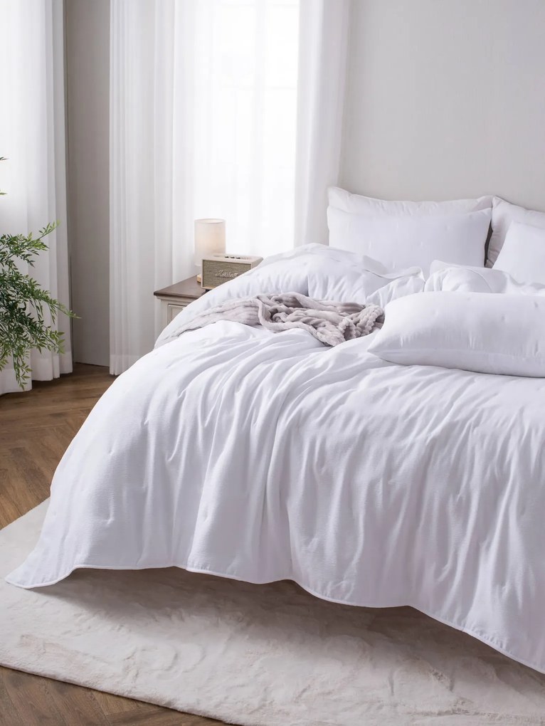 Prehoz na posteľ DOTTA biely Rozmer: 200x220 cm