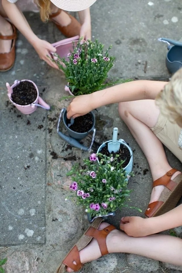 Scrunch súprava silikónové vedierko a lopatka, Anthracite Grey