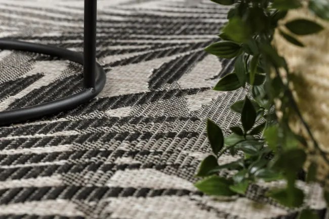 Koberec šnúrkový SIZAL FLOORLUX 20504 LÍSTIE strieborný / čierny DŽUNGĽA