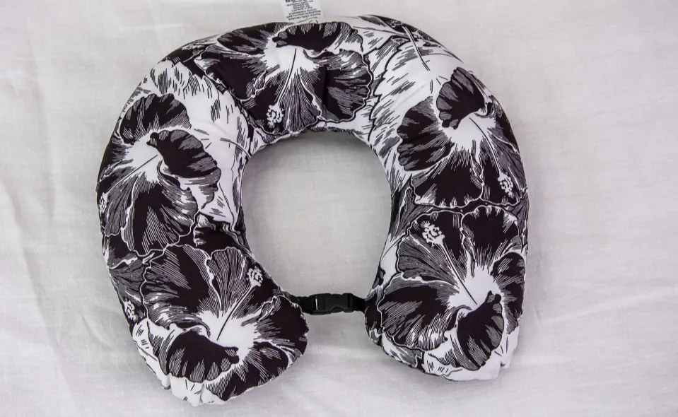 Turistický croissantový vankúš vzor č.18