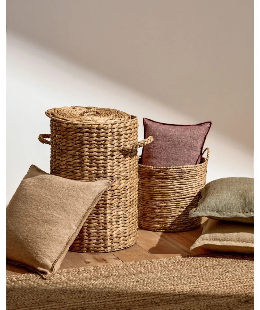 Kôš na bielizeň z vodného hyacintu v prírodnej farbe Yessira – Kave Home