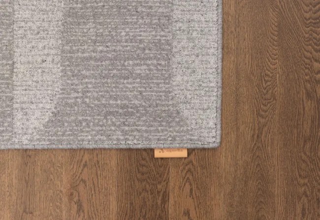 Koberec Agnella Noble Sally svetlosivý