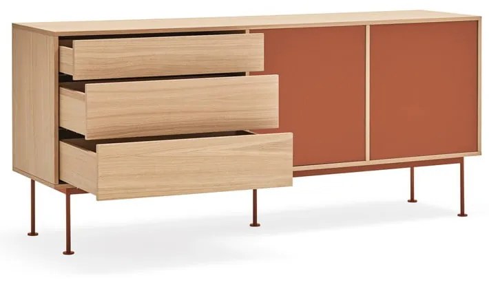 Tehlovočervená komoda v dubovom dekore Teulat Yoko, šírka 180 cm