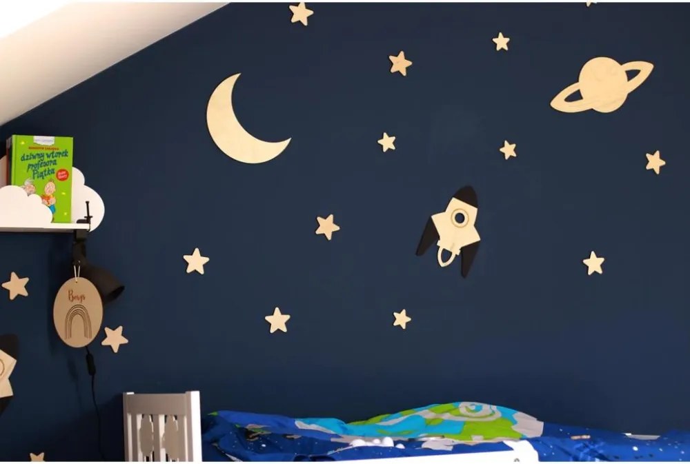 Vesmírna drevená nástenná dekorácia pre deti – Mesiac, raketa, Saturn + 10 hviezd