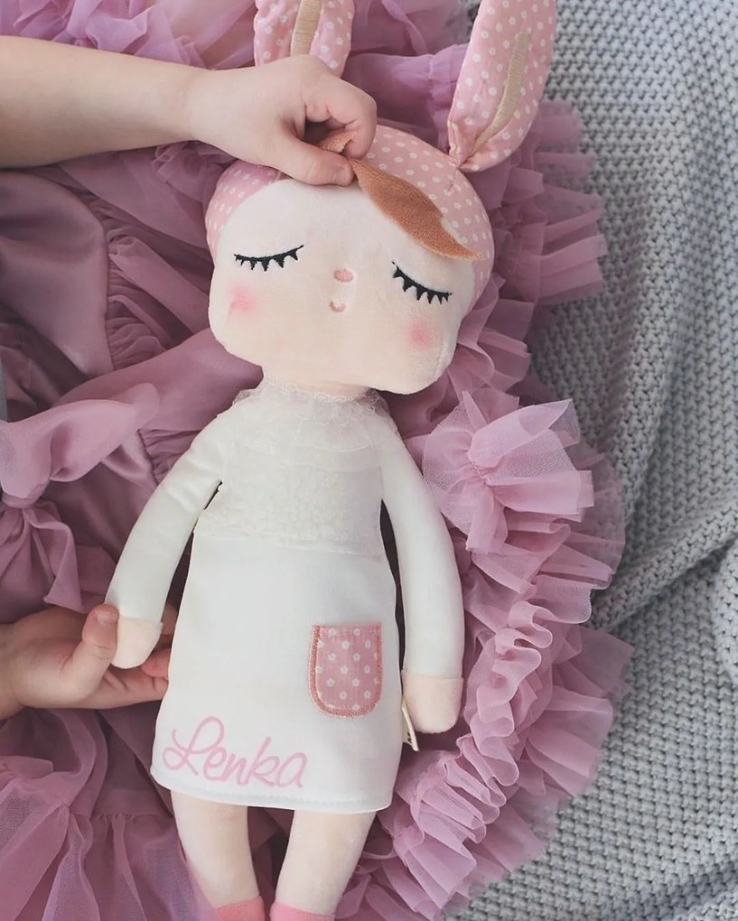 Metoo Spiaca bábika Angela biela XL s menom Beáta