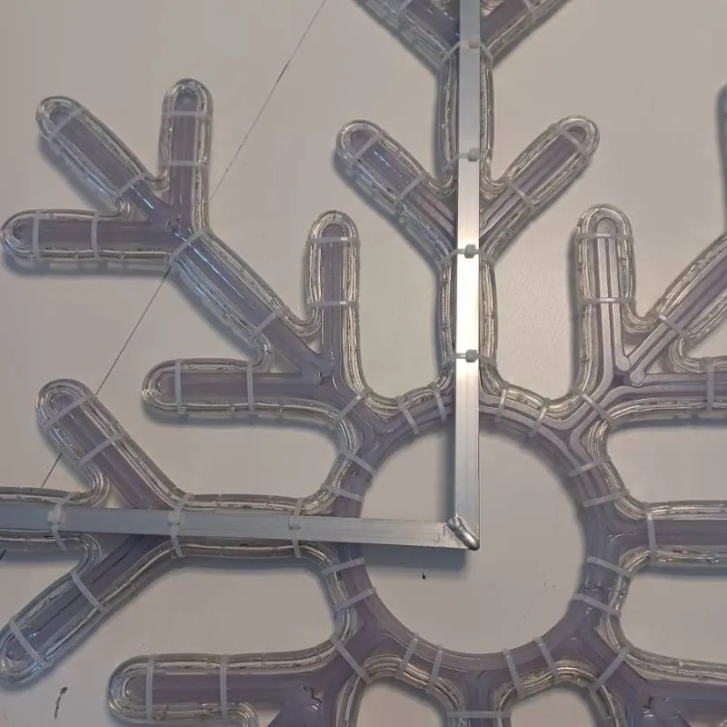 DECOLED LED světelná vločka X, závěsná 3D tisk, pr. 102 cm, ledová bílá