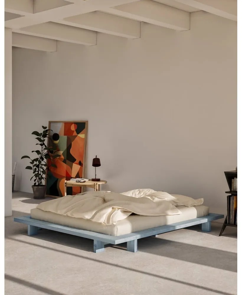 Svetlomodrá dvojlôžková posteľ z borovicového dreva s roštom 180x200 cm Japan – Karup Design